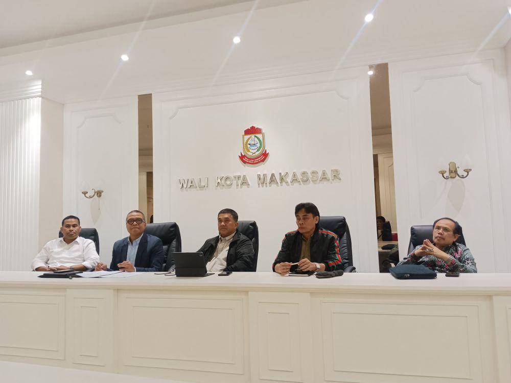 Konferensi pers pengumuman hasil seleksi administrasi calon Sekda Kota Makassar di Balai Kota, Kamis (10/4/2025). (Dok. Humas Pemkot Makassar)