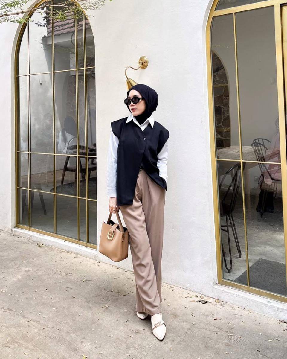 Outfit gelap yang playful ala Dina Silvia (instagram.com/dna.slvia)