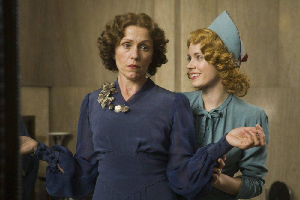 Miss Pettigrew Lives for a Day (dok. Focus Features/Miss Pettigrew Lives for a Day)