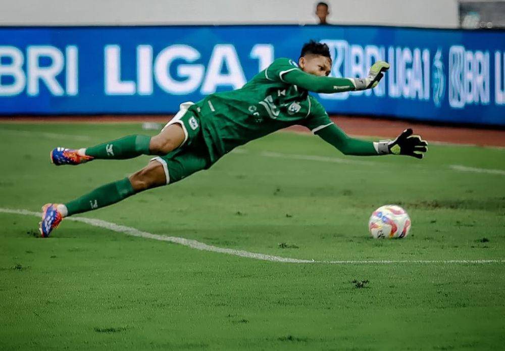 Penjaga gawang PSIS Semarang, Syahrul Trisna dalam laga melawan Persik Kediri di Stadion Jatidiri Semarang, Sabtu (12/4/2025). (dok. PSIS)