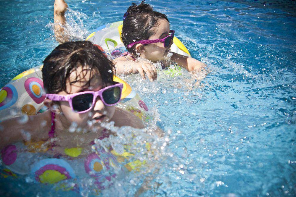 ilustrasi anak-anak sedang berenang (pixabay.com/Pexels)