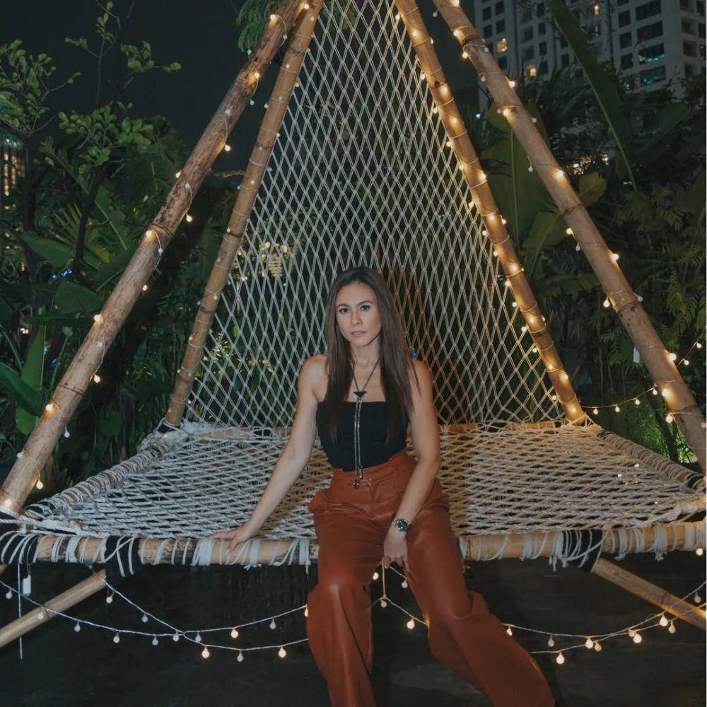 padu padan leather outfit ala Wulan Guritno (instagram.com/wulanguritno)