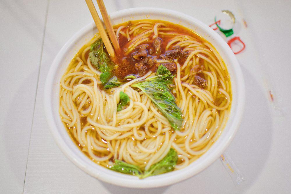 9 Ide Topping Mi Kuah yang Bikin Makan Jadi Makin Nikmat!
