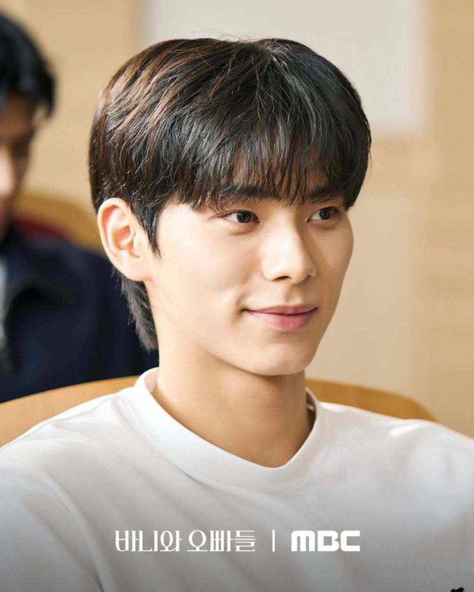 Still cut drama Crushology 101 (instagram.com/mbcdrama_now)