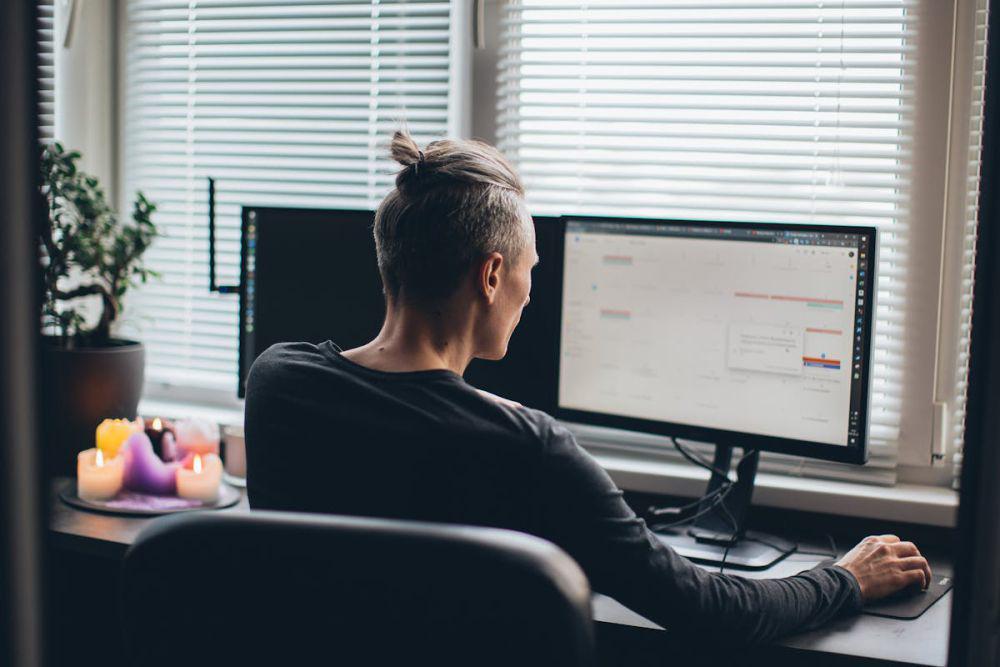 6 Cara Atur Waktu Kerja dan Waktu Santai di Era Remote Work