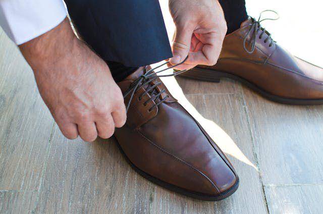 ilustrasi sepatu kulit (pexels.com/lukas)