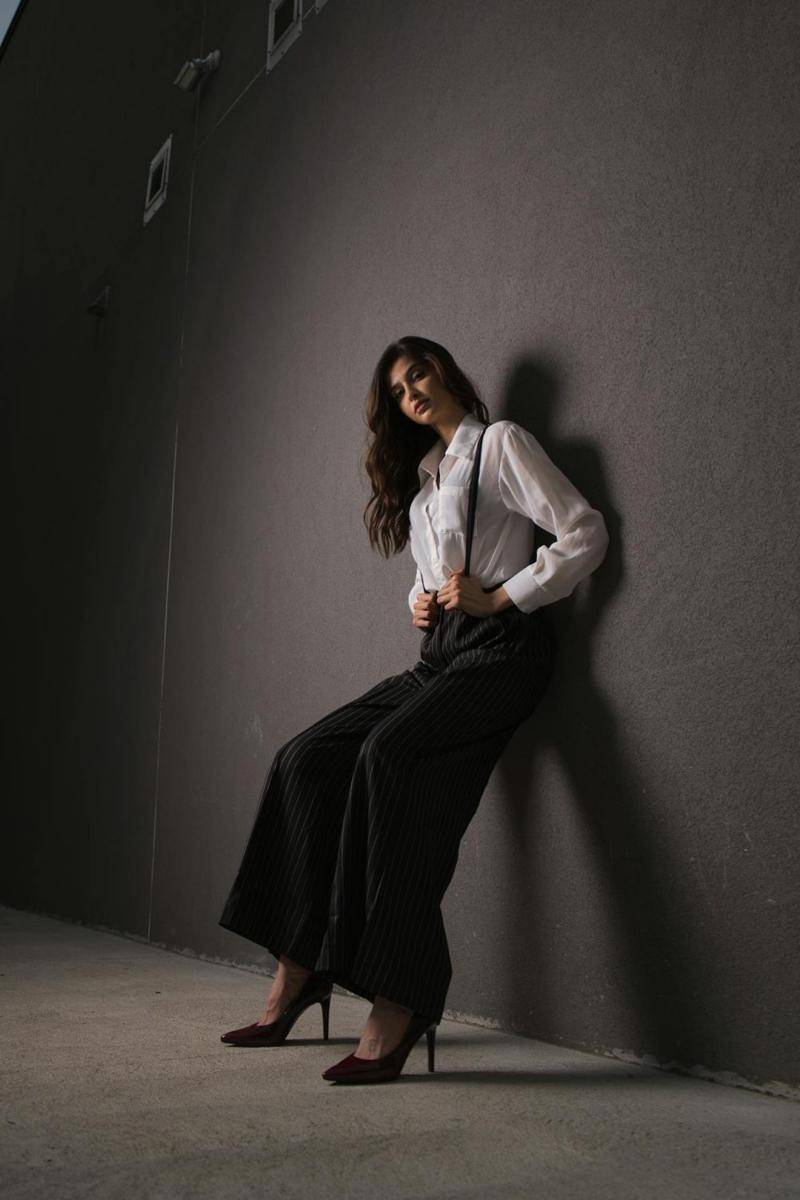 ilustrasi sepatu yang cocok dengan wide leg pants (pexels.com/Hardeep Singh)