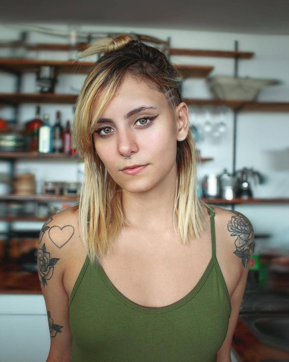ilustrasi gaya rambut angsty (pexels.com/Thgusstavo Santana)