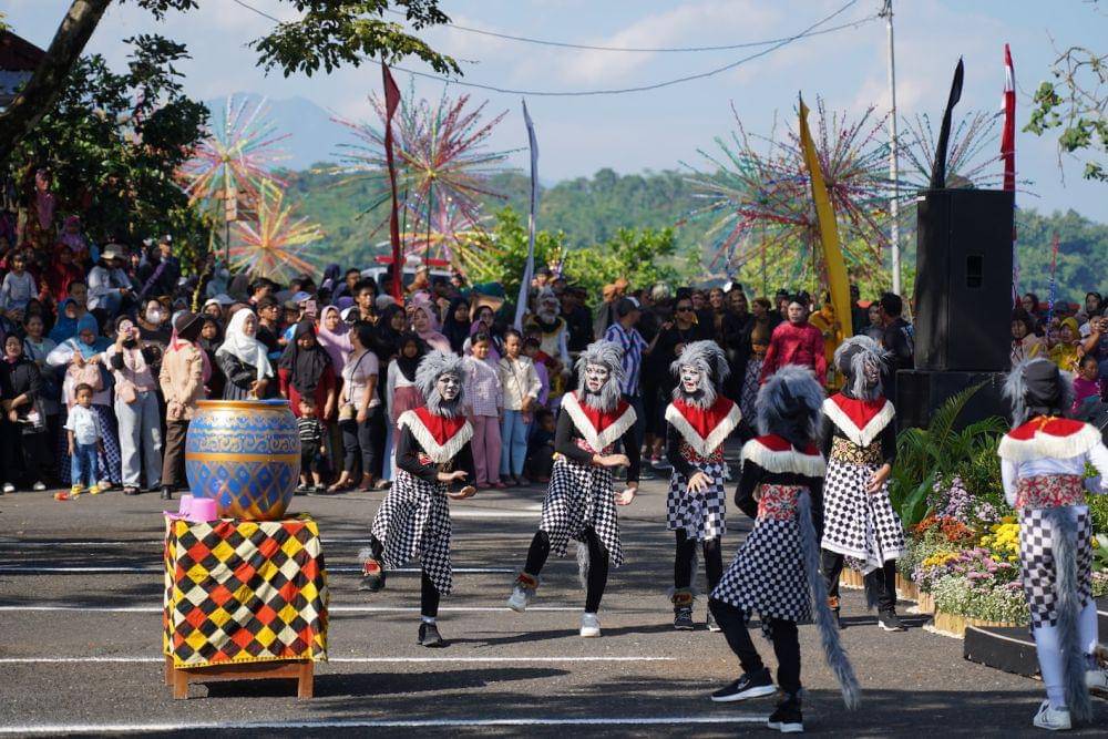 Ilustrasi tradisi dan budaya Sesaji Rewanda di Goa Kreo, Semarang. (dok. Pemkot Semarang)