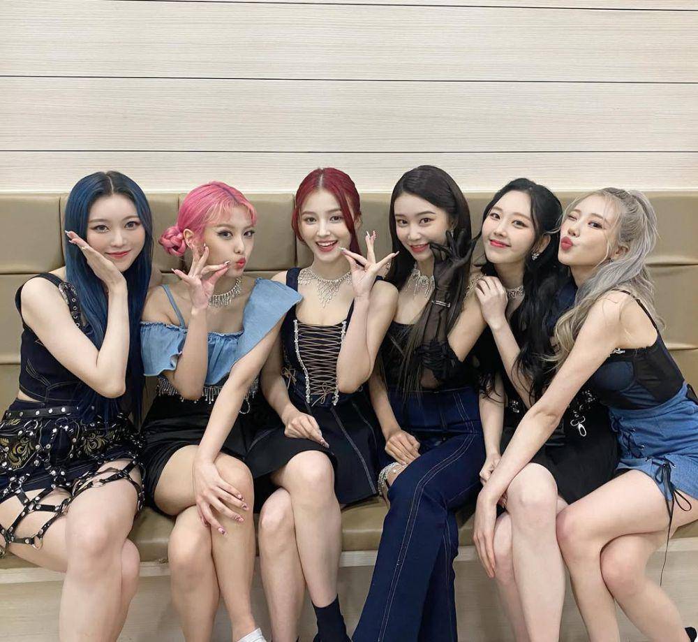 Momoland (instagram.com/momoland_official)