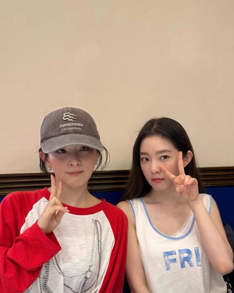 Irene dan Seulgi (instagram.com/redvelvet.smtown)