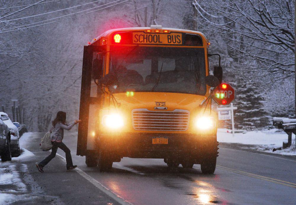 ilustrasi school bus (pexels.com/Bruce Squiers)