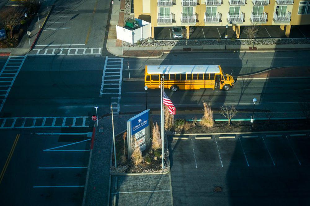 ilustrasi school bus (pexels.com/Sandy Torchon)