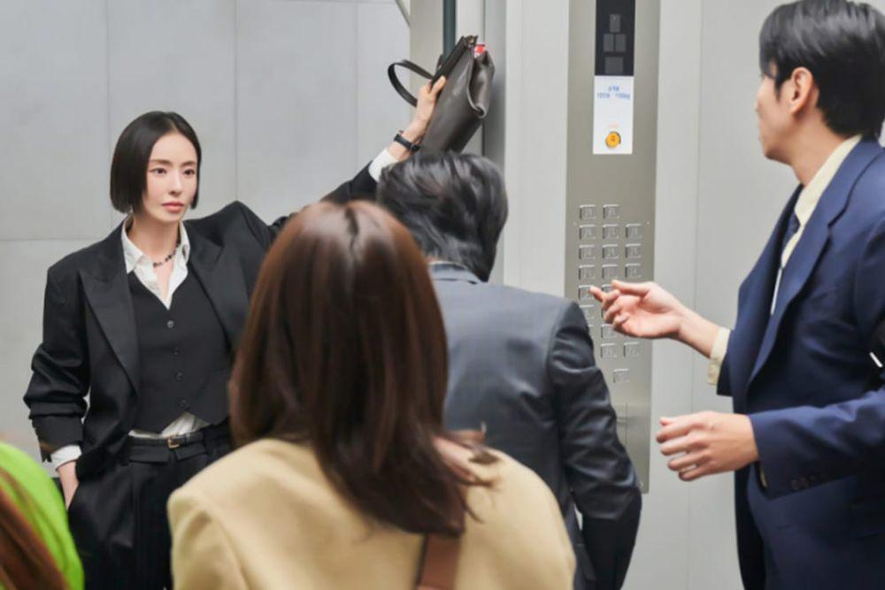 5 Cara Profesional saat Kerja Bareng Mantan ala The Divorce Insurance