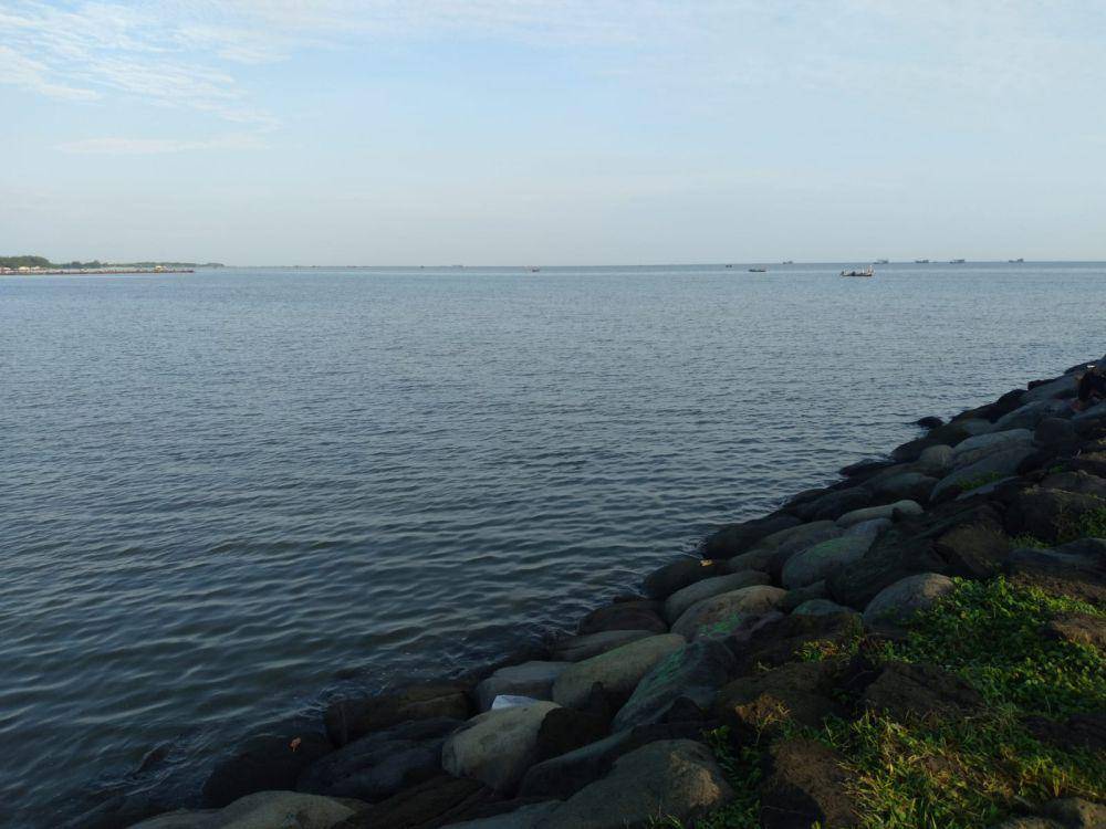 Pantai Larangan Tegal (dok.pribadi/Tamara Febriyanti)