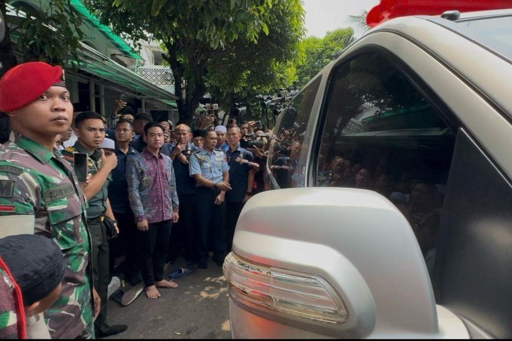 Gibran Melayat ke Rumah Titiek Puspa: Selamat Jalan Legenda
