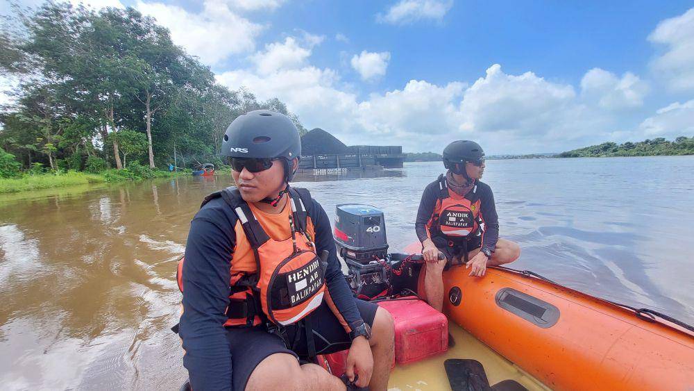 Operasi pencarian terhadap ABK TB Gunung Sari K8 yang hilang di Sungai Mahakam akan dilanjutkan Minggu (13/4/2025). (Dok. Kantor SAR Balikpapan)