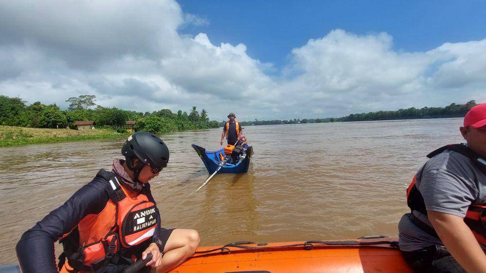 Operasi pencarian terhadap ABK TB Gunung Sari K8 yang hilang di Sungai Mahakam akan dilanjutkan Minggu (13/4/2025). (Dok. Kantor SAR Balikpapan)
