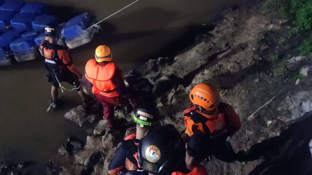 Lansia di Balikpapan Hilang setelah Terjatuh di Sungai Ampal