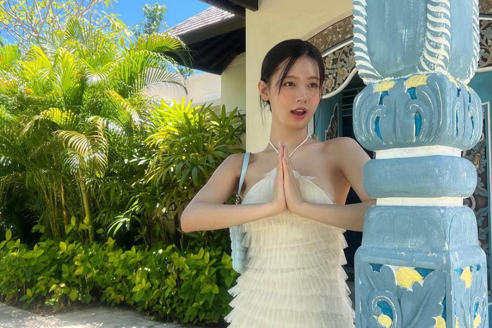 9 Potret Miyeon (G)I-DLE Liburan di Bali, Asyik Berjemur!