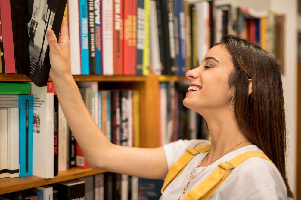 5 Cara Jitu Simpan Buku biar Awet, Gak Lembap Tetap Kinclong
