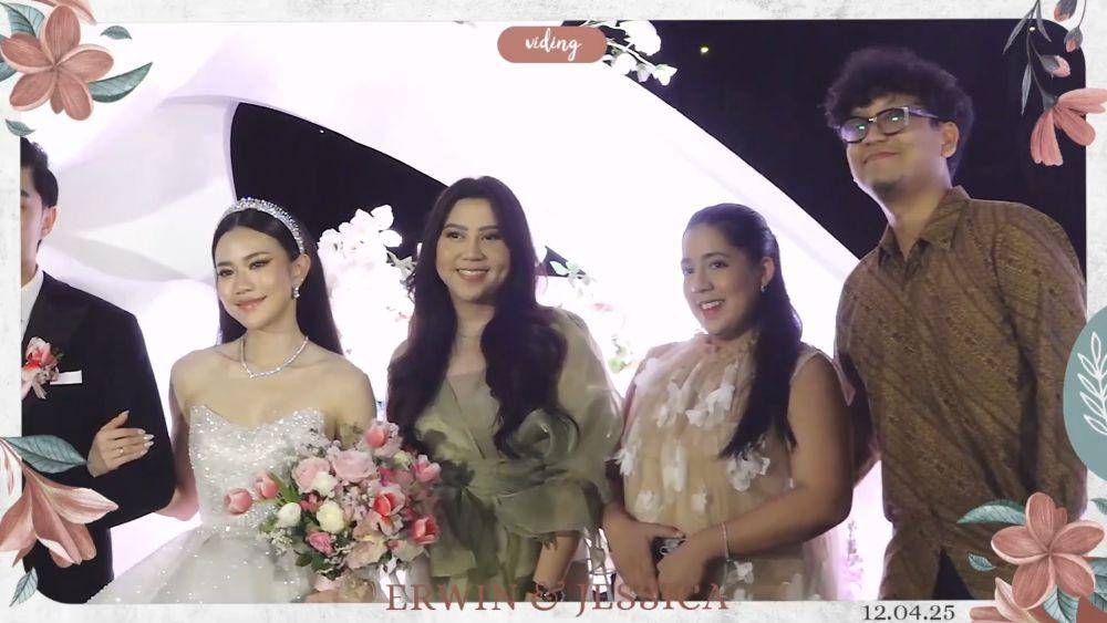 Tamu artis di resepsi Jessica Jane dan Erwin Phang (YouTube/Jessica Jane)