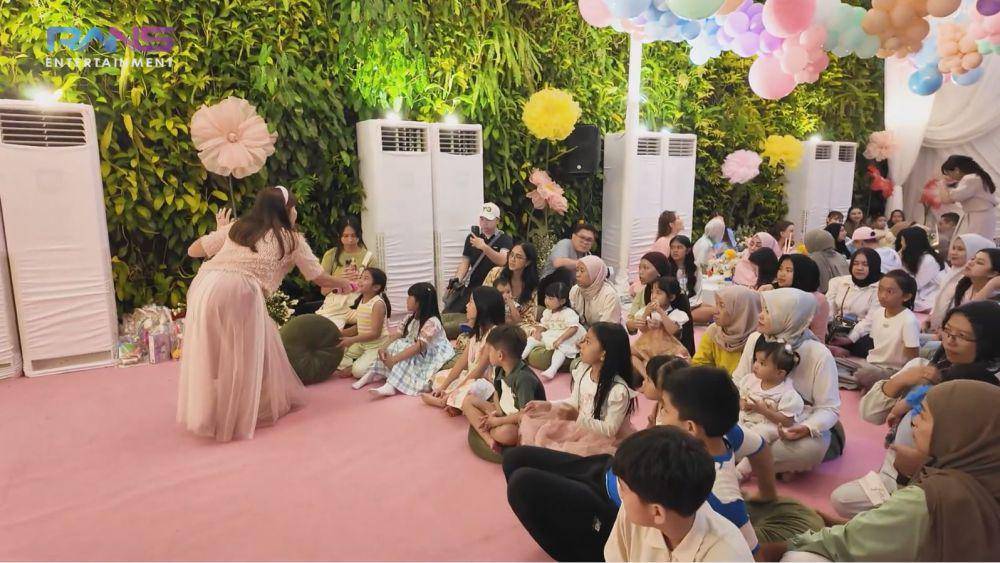ulang tahun Lily yang pertama (YouTube.com/Rans Entertainment)