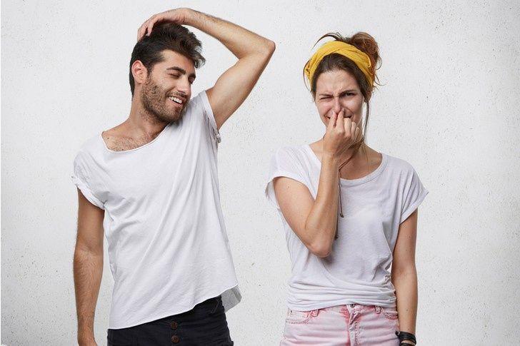 7 Fakta yang Menyebabkan Keringat Bau Asam