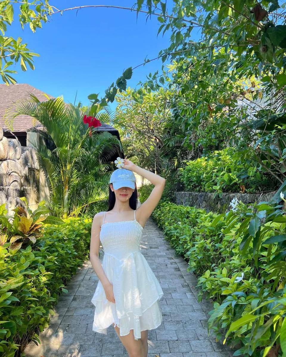 potret Miyeon (G)I-DLE liburan di Bali (instagram.com/noodle.zip)