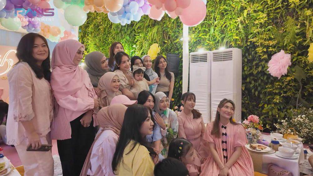 ulang tahun Lily yang pertama (YouTube.com/Rans Entertainment)