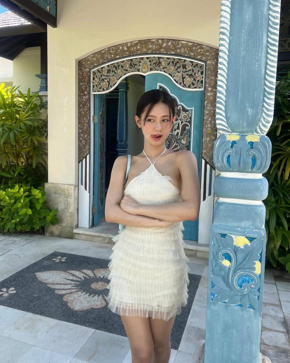 potret Miyeon (G)I-DLE liburan di Bali (instagram.com/noodle.zip)