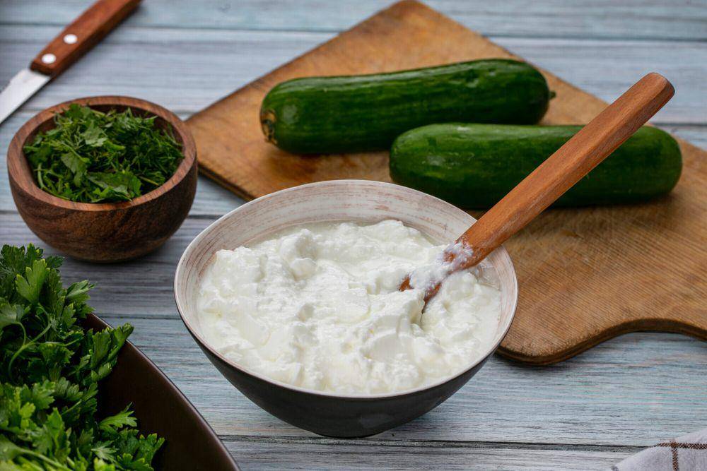 ilustrasi saus yoghurt ala Timur Tengah (freepik.com/stockking)