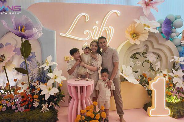 9 Potret Pesta Ulang Tahun Lily yang Pertama, Digelar Meriah
