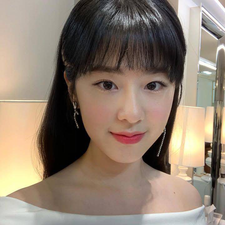 inspirasi makeup Park Hye Soo (instagram.com/hyesuuuuuya)