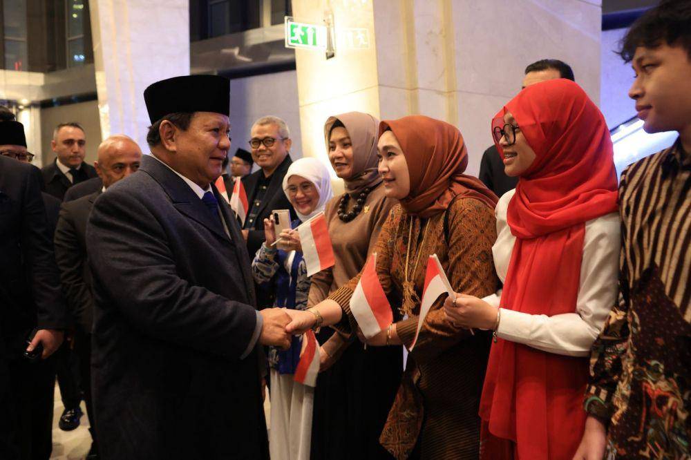 Presiden Prabowo Subianto bersama para pelajar Indonesia di Turki (Jumat/11/4). (dok. Tim Komunikasi Prabowo)