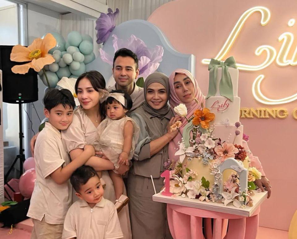 7 Dekorasi Ultah Pertama Lily Anak Raffi Ahmad, Meriah Penuh Warna!