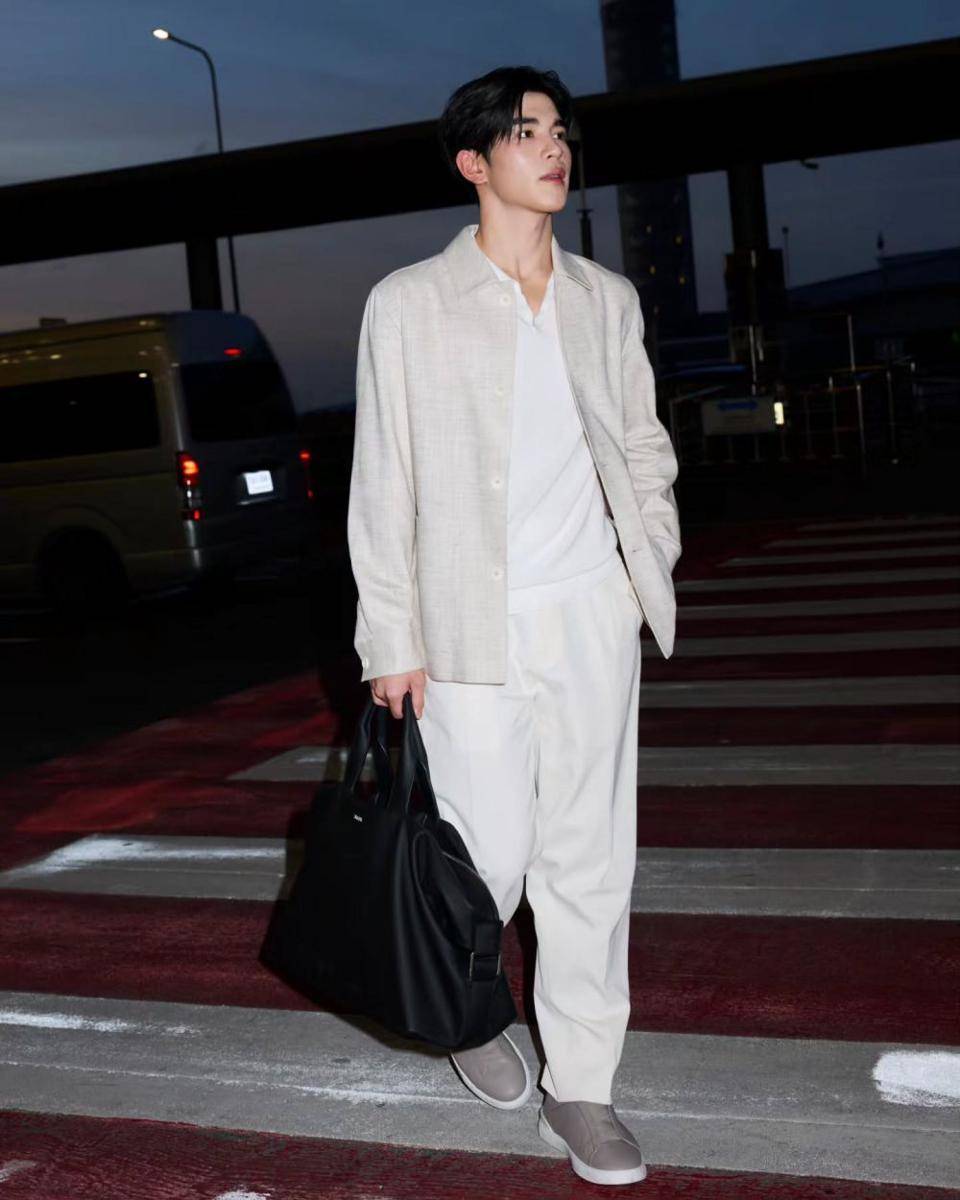 styling white pants ala Fourth Nattawat (instagram.com/fourth.ig)