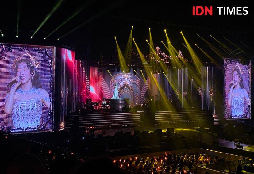 potret konser Taeyeon, The Tense di Indonesia Arena, Jakarta, Sabtu (12/4/2025) (dok. IDN Times/Rani Asnurida)