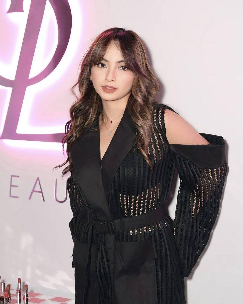 potret ide gaya rambut ala Valerie Tifanka (instagram.com/valtifanka)