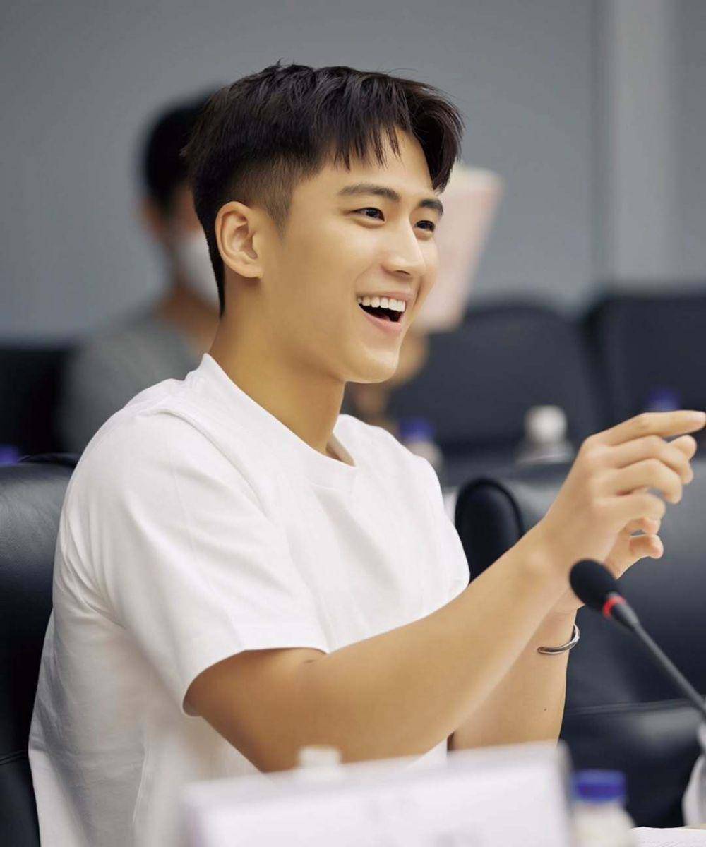 Kim Min Chul di pembacaan naskah drama Crushology 101 (instagram.com/zionent.official)