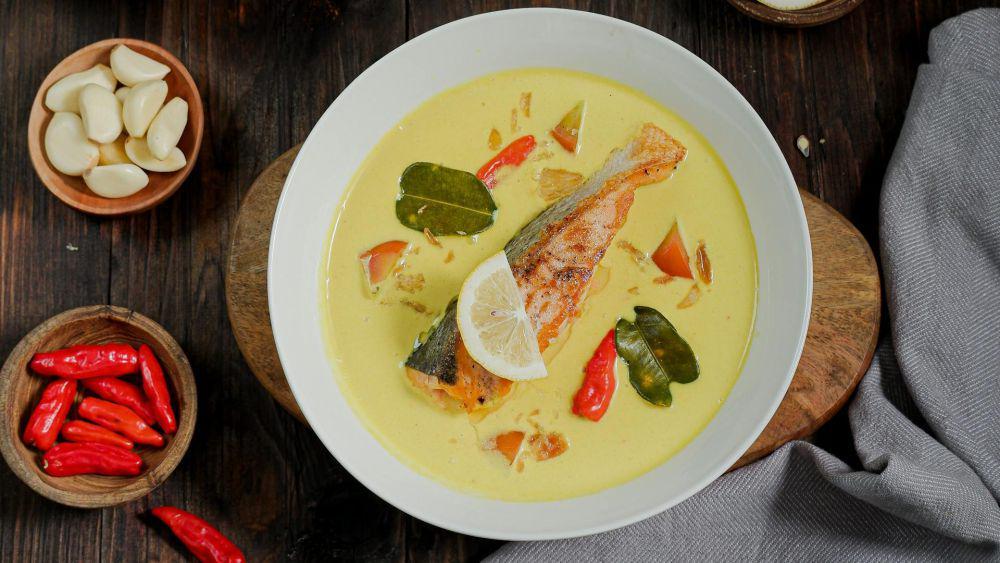 5 Tips Bikin Salmon Kuah Santan Kuning yang Gurih