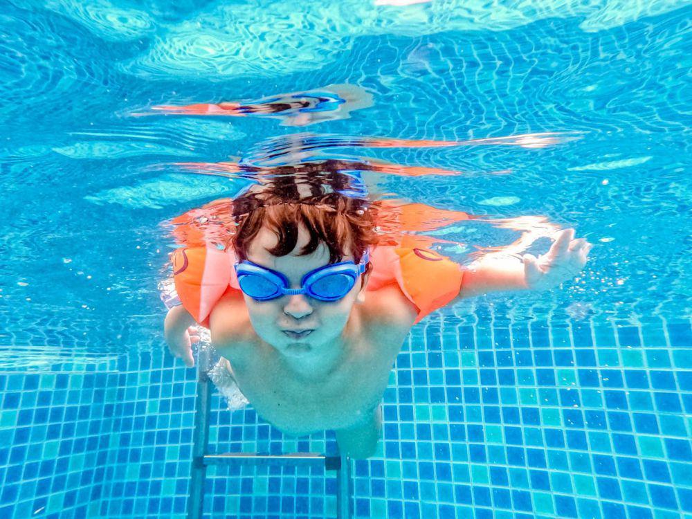 Kenali 5 Tips Pilih Kacamata Renang Anak agar Berenang Lebih Nyaman