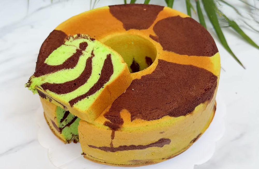 ilustrasi bolu panggang putih telur pandan cokelat (YouTube.com/Chalistaa Kitchen)