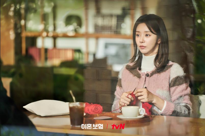 9 Coping Mechanism ala Karakter Drakor The Divorce Insurance, Unik!