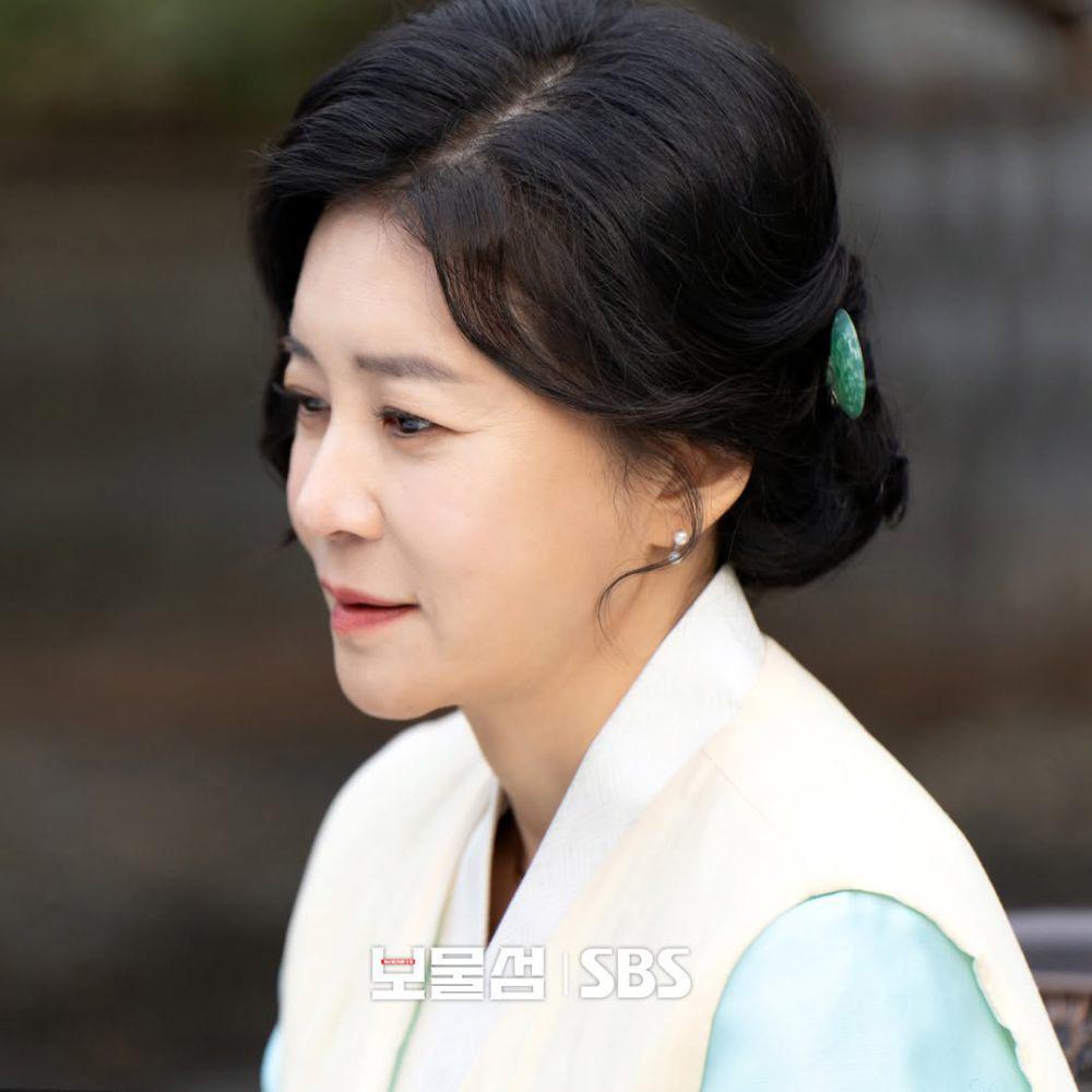 still cut drama Buried Hearts (instagram.com/sbsdrama.official)