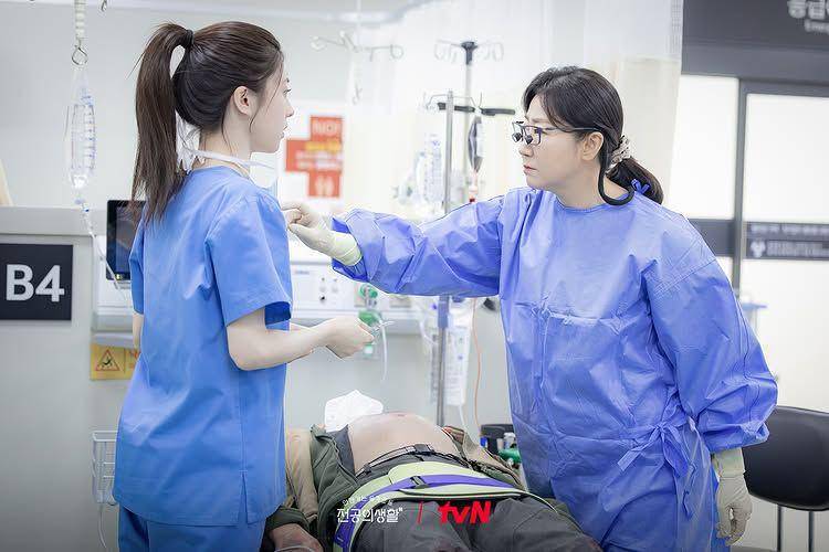 Still cut drama Korea Resident Playbook (Instagram.com/tvn_drama)