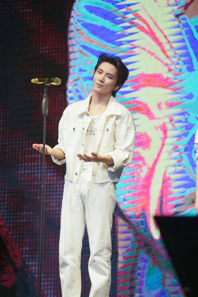 Konser BOYNEXTDOOR 'KNOCK ON Vol.1’ pada Sabtu (12/4/2025) di Istora Senayan, Jakarta (dok. KOZ Entertainment)