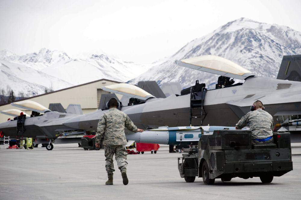 F-22 Raptor (commons.wikimedia.org/Foto Angkatan Udara AS oleh Prajurit Senior Jonathan Steffen)