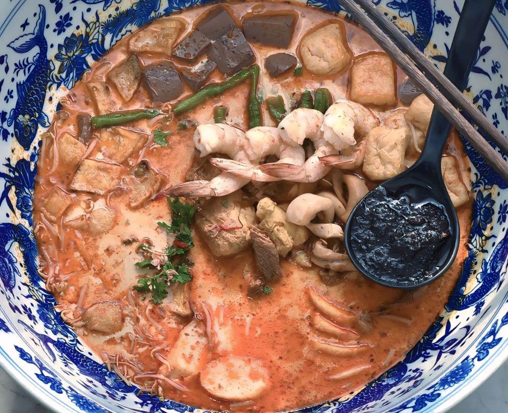 3 Tempat Makan Mi Kari Enak di Jakarta, Kuah Karinya Mantap