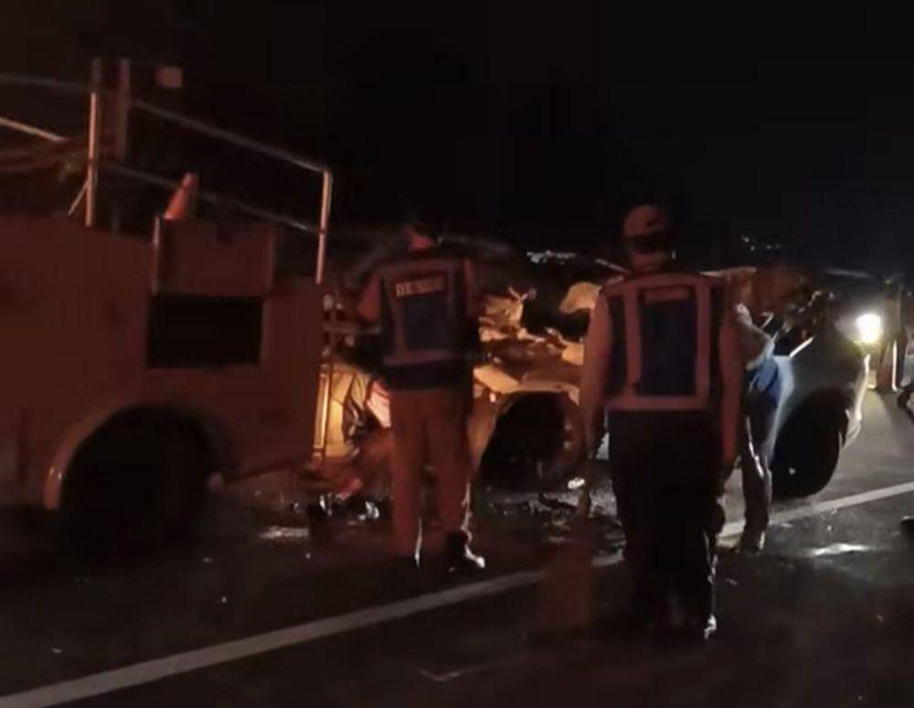 Kondisi kecelakaan di KM 77.800/A Ruas Tol Malang-Pandaan pada Sabtu (12/4/2025) malam. (IDN Times/Istimewa)